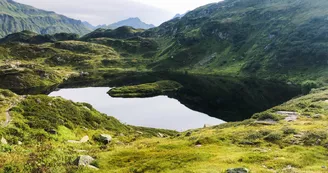 Lac et montagne de Pormenaz